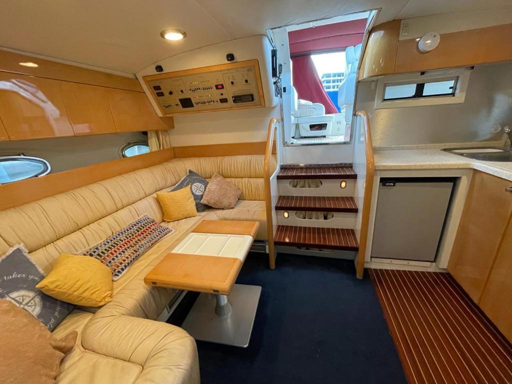 Cozy Yacht Lodge In Barcelona With Boat Tour Option サン・アドリア・デ・ベソス エクステリア 写真