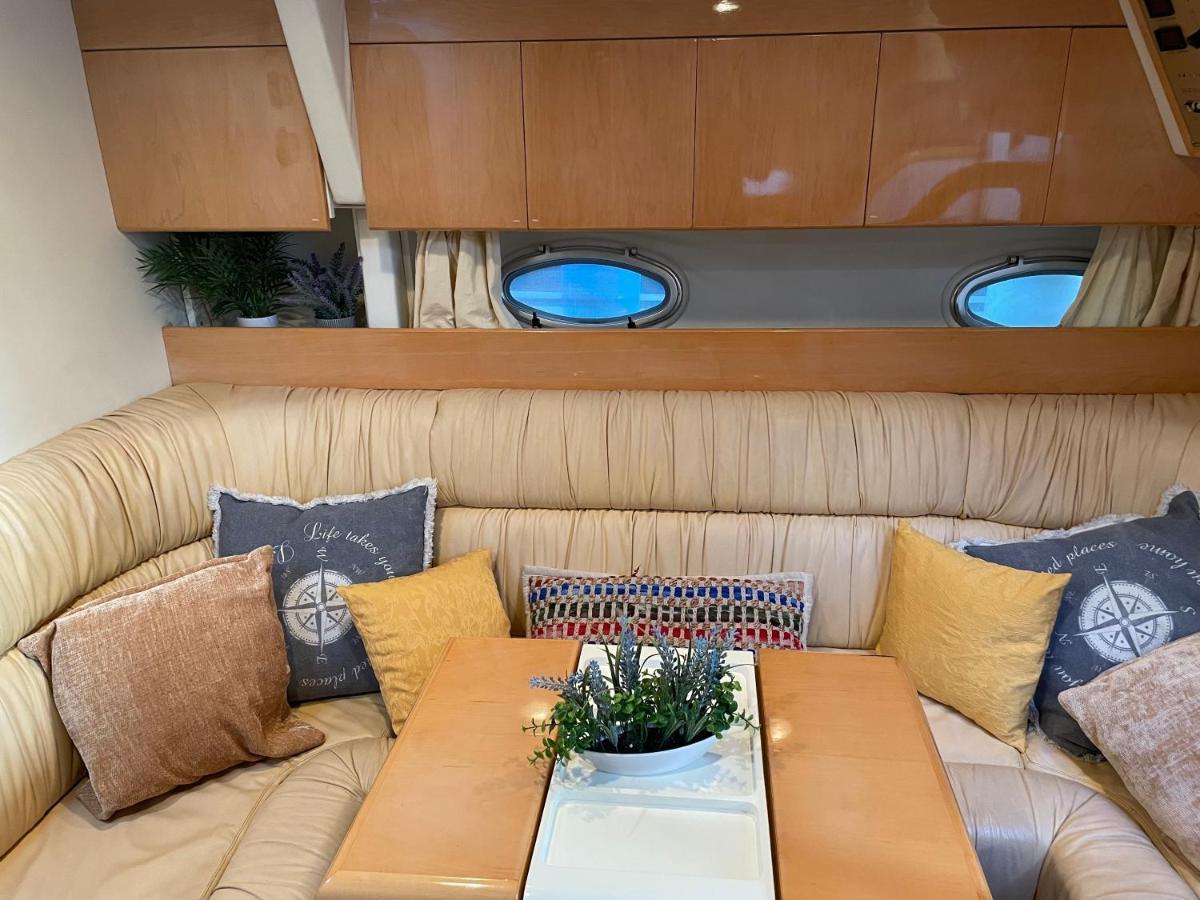 Cozy Yacht Lodge In Barcelona With Boat Tour Option サン・アドリア・デ・ベソス エクステリア 写真