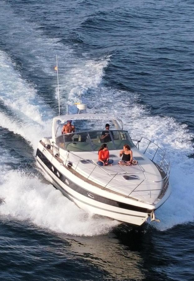 Cozy Yacht Lodge In Barcelona With Boat Tour Option サン・アドリア・デ・ベソス エクステリア 写真